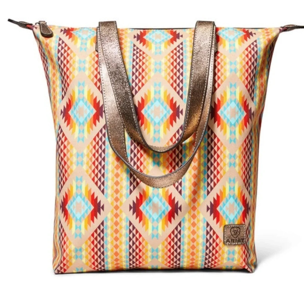 ARIAT Tall Tote Diamond Stripe NEW with tags
Perfect for fall